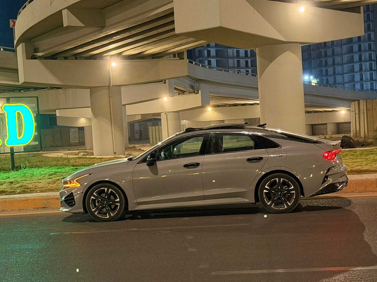 السلام عليكم كي فايف k5  2023
سيارة جيتي لاين

وارد امريكي 
لون اسمنتي  بنورما 1/1
رقم بغداد بسمي  تحويل ثاني يوم سونار
***********
