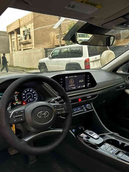 Hyundai Sonata 2022
هيونداي سونات 
  تشغيل عن بعد 
اتوماتيك تيبترونك 6 غيارات 
وضعيات قيادة متعددة .. رادار .. دخول وتشغيل ذكي .. اوتو هولد  .. تلفون اساسي بلوتوث .. مكيف ديجتال .. كشاف ضباب .. تحكم طارة .. تثبيت سرعة .. 6CD AUX USB ..حساسات خلفية .. انارة نهارية LED أمامي خلفي 
بالإضافة الى المواصفات الأساسية ..  
 
المحرك  2.0v   بينزين
العداد 50 ميل 

خالية البخ تماماً من الداخل والخارج تماما 
حادثها موضح بالصور البقيه مكفول
السعر $ 175
السيديه ***********
