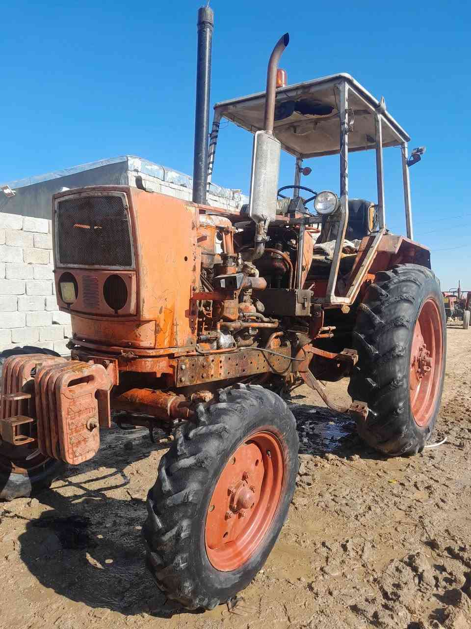 مكينة بلاروس روسي للبيع مع كافة قراضه فدان وديجر ودسك وباذره مكينة نضيف موديل 1996رقم
اصفر مكينة وكير خير من الله تأتيرات نضاف المكان واسط قضاء الحي الاتصال على الرقم ***********
