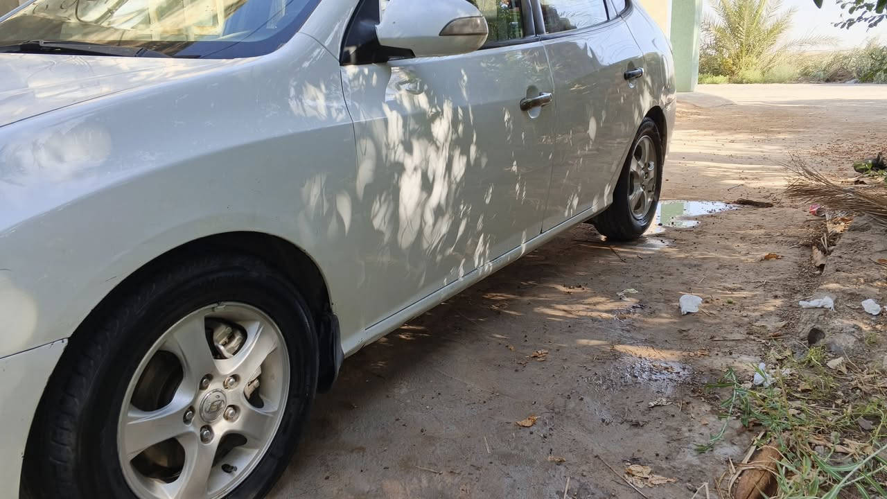 سلام عليكم 
النترا موديل 10 خليجي
محرك 1600 دكشن عالي 
مكينه كير تبريد جديد 
بيه اقل القطعتين صبغ بدون دواخل 
بسم كردي تريد تحويل تريد وكاله 
السعر 88 وبيه مجال 
***********
