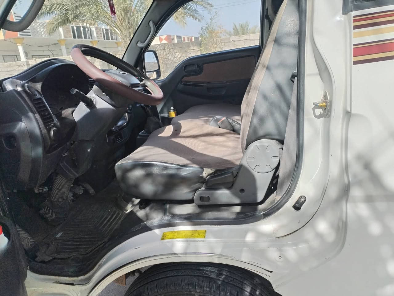 السلام عليكم 
كيه حمل 2018 رقم بغداد تحويل مباشر 
كير محرك 2700 مكفولات 
مكفوله عده هلال الباب شبرين فقط سياره كلش نضيفه وكاعده 
صدر جديد 
تخم تاير جديد 
شاصي مكفول 
رقم شاصي واضح 
دوشمه جديده 
كل نقص مابيه السعر 120 مع المجال حك جيه 
*********** للستفسار 
مكان السياره بغداد اليوسفيه
