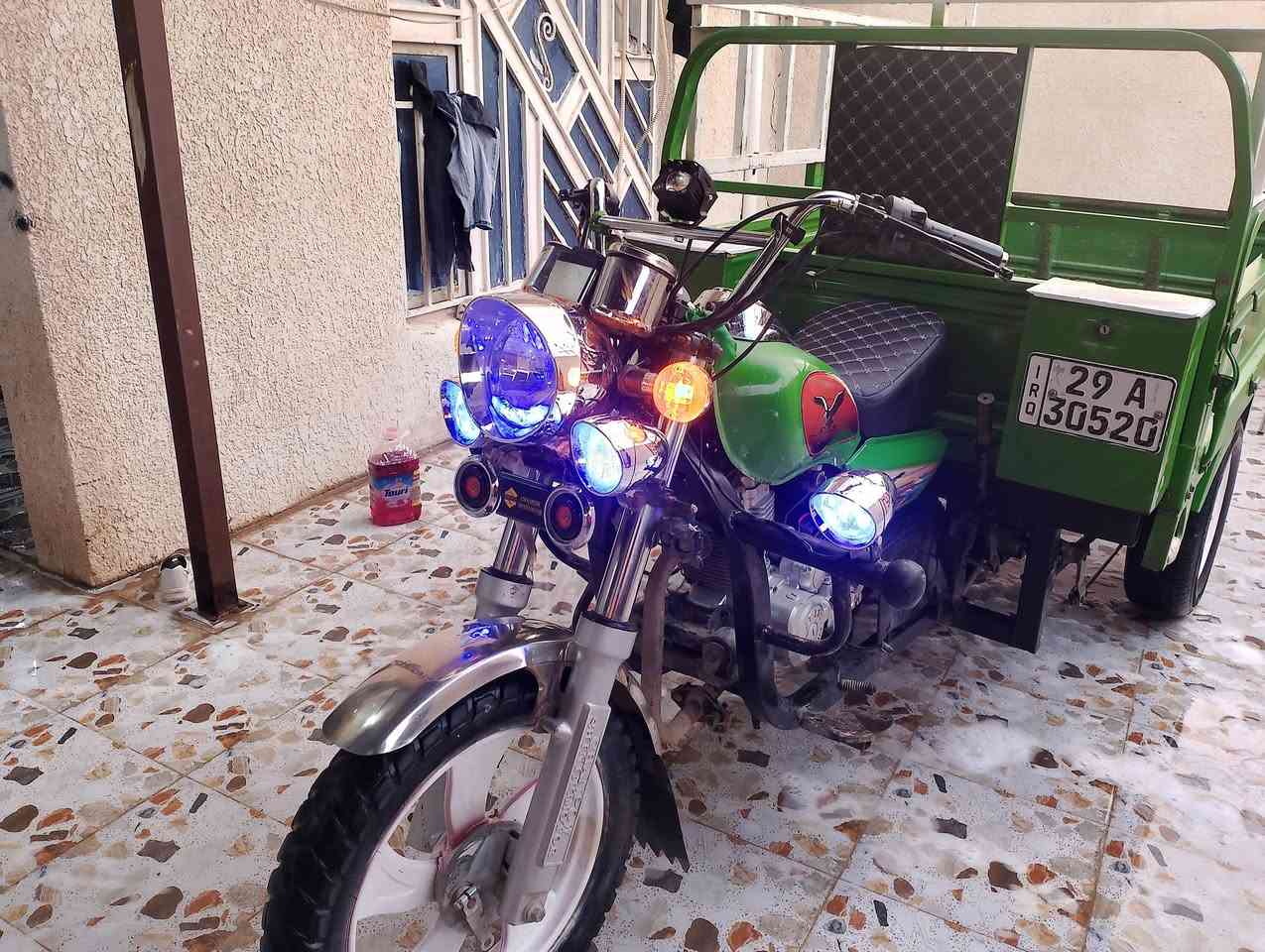 سلام عليكم صقر 21 رقم نكليزي مكانها كوت سعر ب 2و ربع يعني مليونين و 250وبيها مجال قليل شرط تحويل ***********
