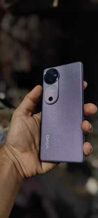 فيفو V40 • كاميرا زايس • بطارية ٥٥٠٠