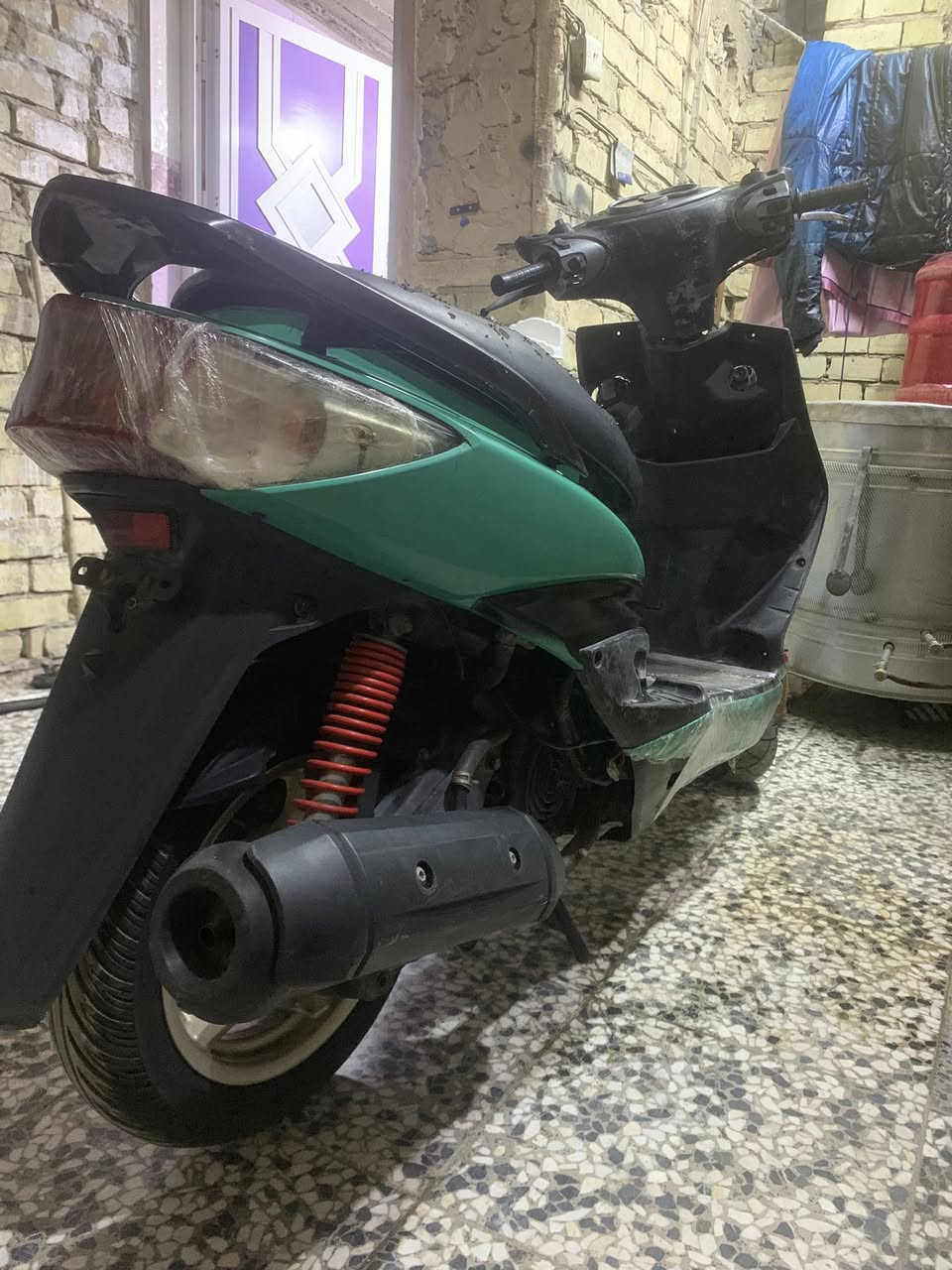 سكنس فحل نوزل
دراجه لوك جديده الله شاهد 

كفرات اصليه بس صابغيهن من اخذتهه 

دراجه جديده والله بس لعبت نفسي منهه 

طلع صوت بيهه بل كلجات 

دراجه مال جناي الله شاهد 

مكينه ولا مفتوحه ولا اي شي بيهه 

رايدهه ٥٥٠والله شاهد لخذتهه منه ماخذهه 1300

هاذ رقمي ***********
