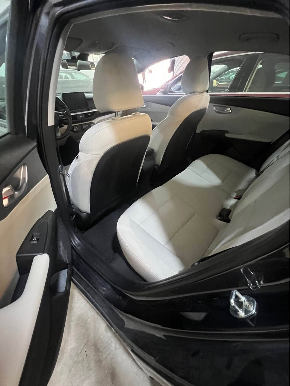 اسم السيارة و نوعها و موديل :كيا فورتي٢٠٢٣
سعر و مجال :135 مجال بسيط
غرامة :لا
عدد سلندر + المحرك حجم المحرك :٤ سلندر / ٢٠٠٠ دوش مرغوب 
عدد الممشة : 30 الف ميل 
مكينة مفتوحة : لا
الكير مفتوح :لا
المكينه بيها نفخ :لا
عدد قطعة الصبخ + امكنها :بوند فقط
تعديل بارد : لا يوجد 
الايربكات : ستيرن فقط
الشاصي و الدواخل :سليمة
رقم الشاصي  : 3KPF24ADOPE551852
السيارة مكفولة من الدعامية للدعامية 
تحويل او وكالة :نعم
عنوان : دهوك 
تبديل : لا يوجد 
قسط : لا يوجد
رقم الهاتف :0️⃣7️⃣5️⃣0️⃣8️⃣5️⃣0️⃣8️⃣4️⃣8️⃣8️⃣

https://www.tiktok.com/@yahya_cars?_r=1&_t=ZS-93eAGdv2V3o دهوك, العراق


**إذا كنت صاحب هذا الإعلان وتريد حذفه لأي سبب، رجاءا أرسل رسالة إلى الدعم الفني**