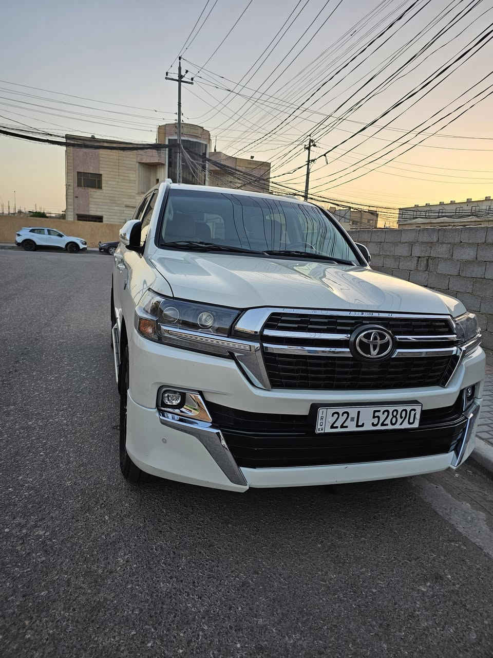 سلام عليكم لاند كروز شركه جيهان سياره نضيفه ماشيه 80الف كفاله عامه من صبغ وضربه بيها سونارين سعرها 530مكان سياره كربلاء ***********
