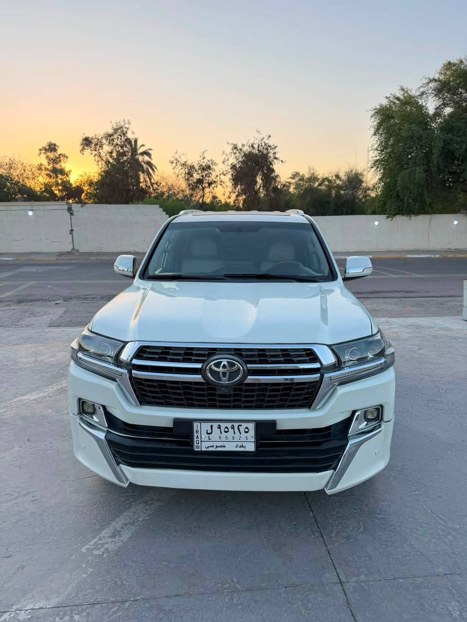 السلام عليكم للبيع فقط
تويوتا لاند كروزر 8 سلندر  VXR  موديل 2008 محدث 2021تحديث داخل وخارج 
عداد المسافه 215 الف كيلو متر سياره 
كير ومكينه كفاله 
فتحه سقف 
السياره بيها ضربه بين الباب والجاملغ جهة الصدر 
السياره مصبوغه حزام من ضمن التحديث 
بيها بعض الملاحضات للاستفسار اكثر 
الاتصال ع الرقم ***********
عنوان السياره بغداد الكاظميه 
السعر 25 الف دولار  دفترين ونص وبيها مجال

