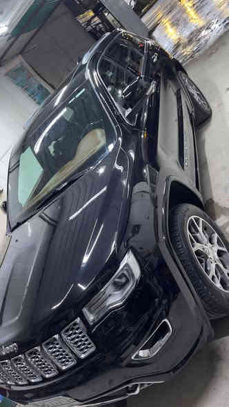 السلام عليكم 
🔹للبيع سياره جداً نظيفه🔹
جيب اوفرلاند فول مواصفات1/1 
موديل ▪️2020▪️
الرقم بغداد بأسمي (تحويل ثاني يوم)
المسافه المقطوعه :70 الف كيلو متر
المحرك:6 سلندر(3.6)
كير محرك صدر تبريد على وضع الشركه
المواصفات :

* دفع رباعي 4x4 . 
* تحذير النقطة عمياء ⚠ .
* ويل قياس 20 انج .
* سقف بانوراما . 
* شاشه كبيرة 8.4 انج . 
* نظام الخرائط (GPS) .
* ستيرن كهربائي . 
* المصابيح الأمامية زنون .
* كشافات الضباب زنون .     
* تشغيل عن بعد .
* صندوق كهربائي ..
* حفظ وضعيات الجلوس (ميموري) . 
* المقاعد الأمامية كهربائية .
* المقاعد الأمامية تبريد وتدفئة .
* المقاعد الخلفية تدفئة .. 
* حساسات أمامية . 
* حساسات خلفية . 
* كاميرا خلفية .
* تدفئة ستيرن
* ⁠مري شفط + إشاره + تتفئه  
* بخاخ ماء على المصابيح الامامي..
* مرايا متحسسه للضوء العالي
* مانع تصادم خلفي 
* بلوتوث تلفون . 
* ⁠وقوف ذاتي  
* محدد سرعة . سقف بنوراما فتحتين
* ⁠وقوف ذاتي 
* نظام التشغيل والاطفاء الاوتوماتيكي ( Auto Start System ) .
* نظام بريك اوتماتيكي ( Auto Break System )
•شاشة كبيرة مع نظام UConnect
💥مكان السيارة بغداد حي الخضراء

💥للاستفسار ***********
