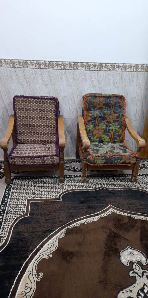 غراض بيت للبيع كلمن سعره ***********نجف مقابيل باب دخول المطار
