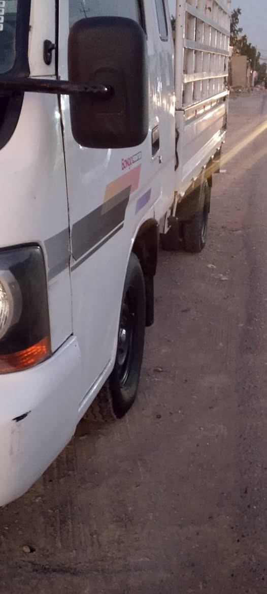 سلام عليكم للبيع سياره كيا حمل موديل 2000بسمي خيط بخار كيا ام عيون مكان سياره بغداد رقم الهاتف ***********
