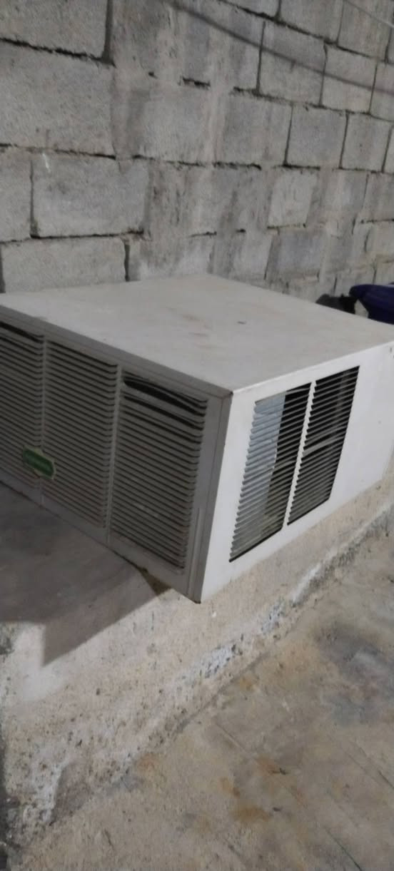 السلام عليكم شباب مكيف جنرال 2طن شغل بس بي ليك البيع عنوان بصره ابو الخصيب ***********

