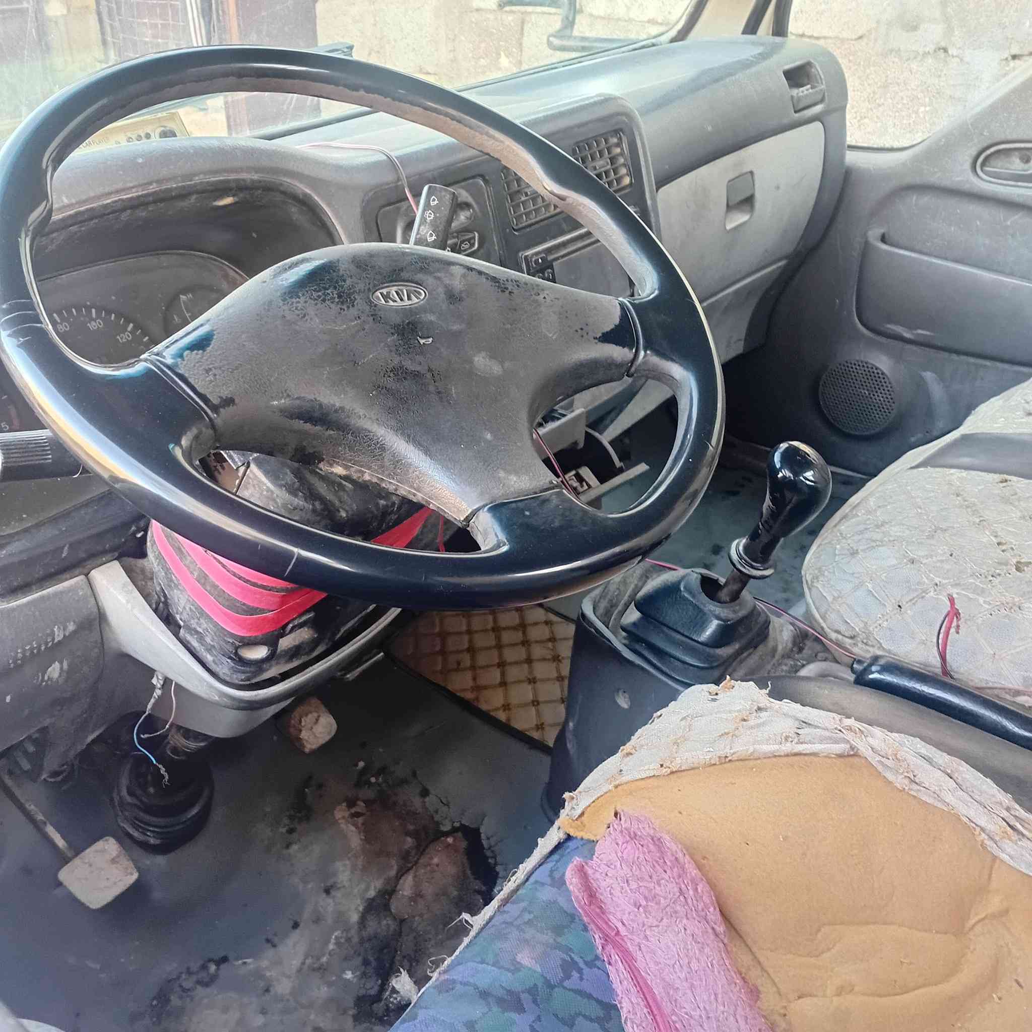 سلام عليكم سياره فنتيره البيع موديل 98
محرك خيط بخار رقم ديالى مكاني بغداد فلكت سلمان باك 
سعرها ٥٥  وبيها مجال ***********
