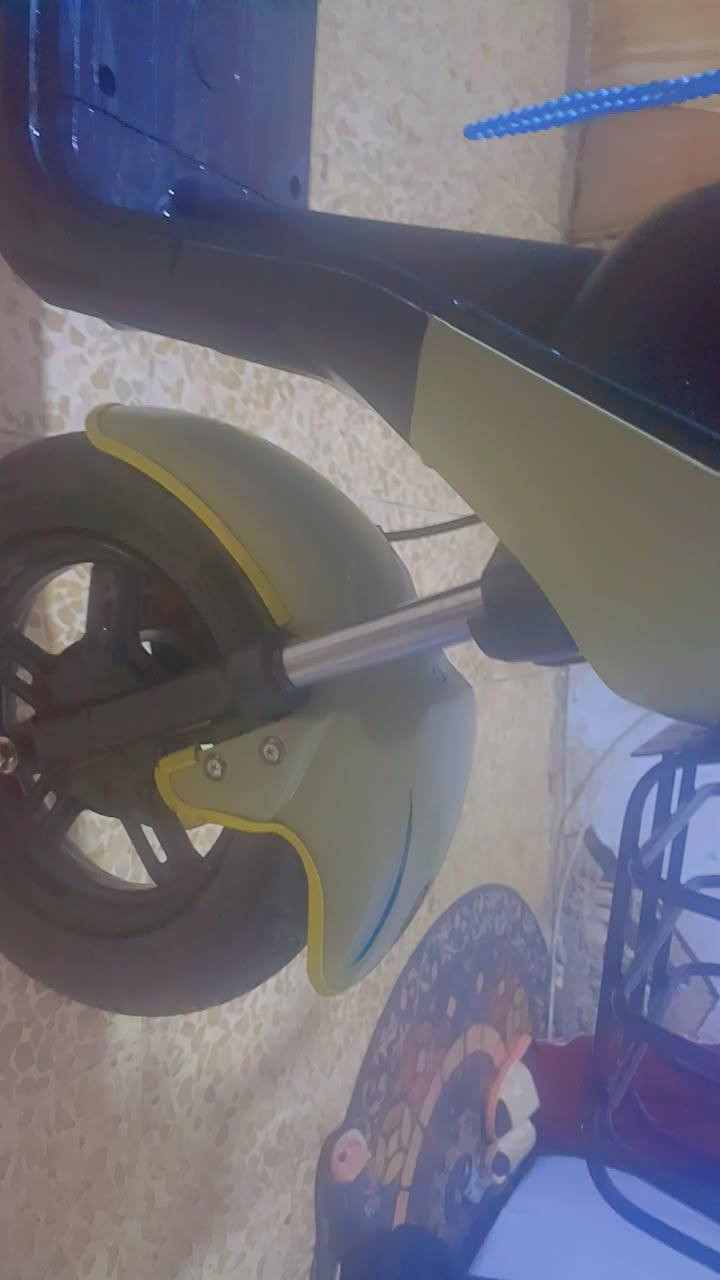 السلام عليكم شباب دراجة شحن 2026 نضيفه البيع 500 وبيها مجال او مراوس بدراجه بانزين رقم الهاتف *********** المكان جسر ديالى القديم
