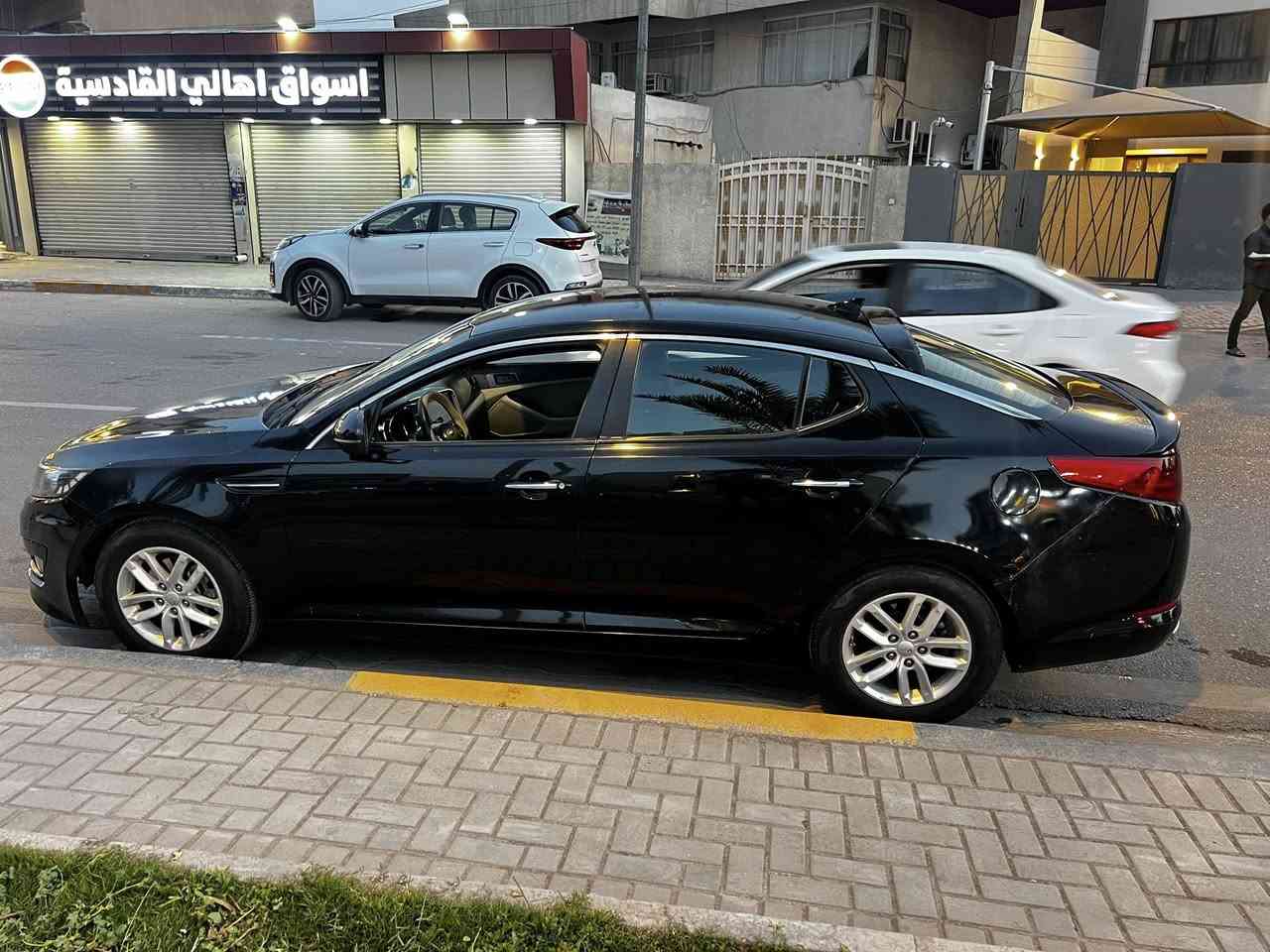 السلام عليكم كيا أوبتيما للبيع موديل ٢٠١٣ وارد امريكي نص فول تحكم استيرن اربع جهات ٣ انضمة قيادة ايكو نورمال سبورت شاشة كاميرا تحكم مري كهرباء تبريد ثلج تدفئة نار كشن الساىق كهرباء منضومة زنون عالي ناصي وبلوجكترات حساس تايرات كير محرك خير من الله لاتنقيص ولاتبخير ولانفخ السيارة بيه صبغ نص الجاملغ الخلفي الايسر ونص قبق الجنطة والبنيد مرشوش رش وتبديل الجاملغ الامامي الايمن نفس الون السيارة باسمي تحويل ثاني يوم هزة سنوية جديدة لل٢٨ سعره ١٠٠وبيه مجال للاتصال *********** مكانه بغداد
