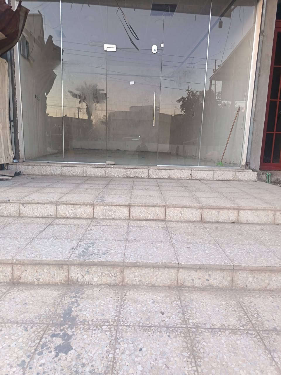 محل للأيجار المكان بلديات شارع المرور قرب سوق الميت اي ستفتار اتصل ***********
