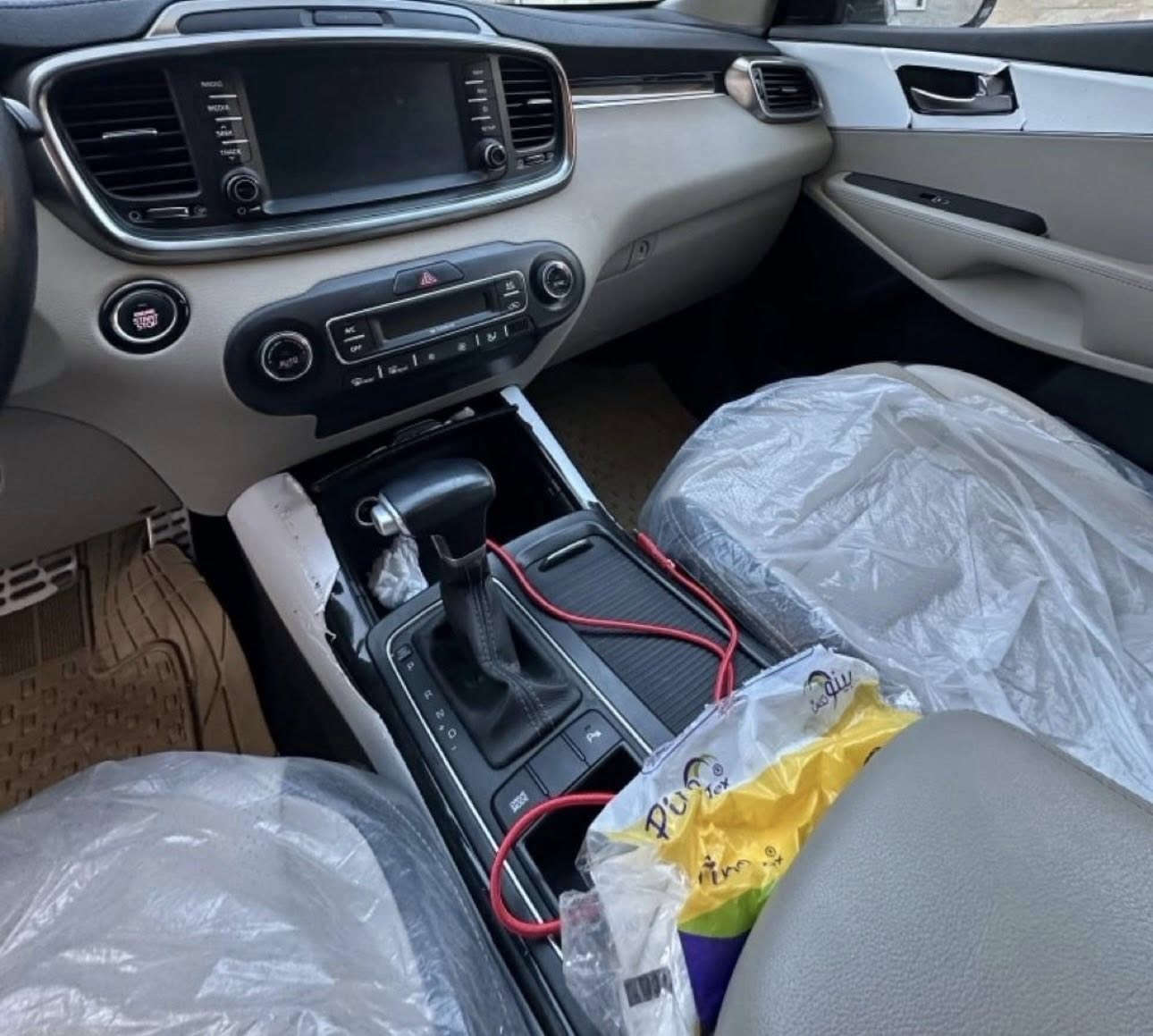 سورنتو موديل 2020خليجي فول مواصفات عده البنرامه بصمه شاشه كامره  حساسات امامي خلفي تحكم ستيرن جهتين خمسه ويل كب أشاير مري مري شفط شنات كهرباي جلد ثلاجه مانع نزلاق مثبت سرعه قياده ذاتيه تحديد مسار بصمه ابواب جنطه كهرباي منضومه كشاف زنون سستم سماعات دمام صوت مكينه حجم 6ستندر 7راكب 3قطع تبريد مكفوله 
فقط بيه رصعتين صغار جدا سونار موجود 
ماشية 81 كير محرك كفالة //تايرات حدادية حالة جيدة جدا
مكان سياره ورقمه بابل
*********** واتساب موجود
