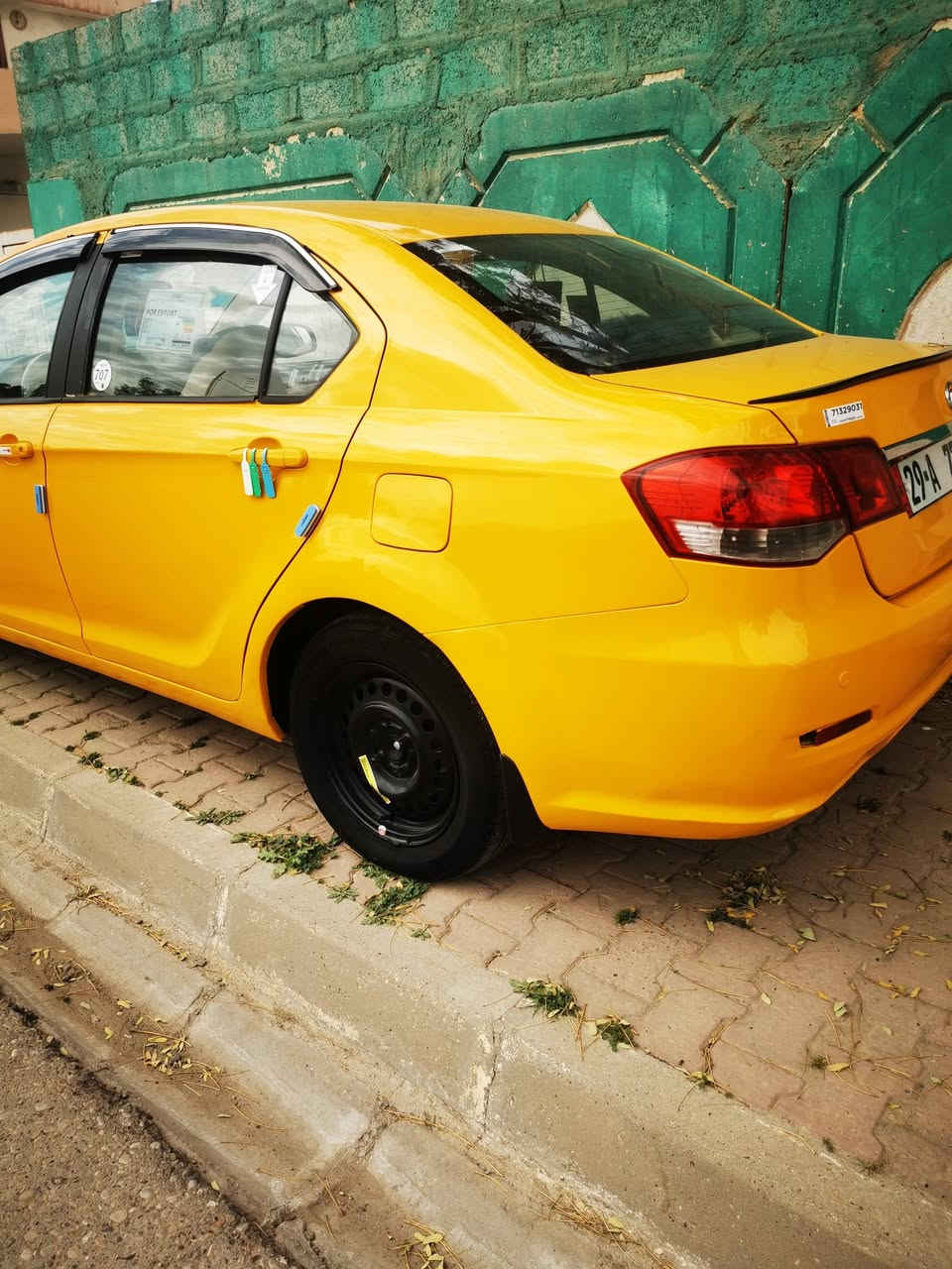 السلام عليكم كريت ويل موديل ٢٠١٣ سياره كفاله فقط تصفيه قليل أثر صبغ شراي خابر ***********
