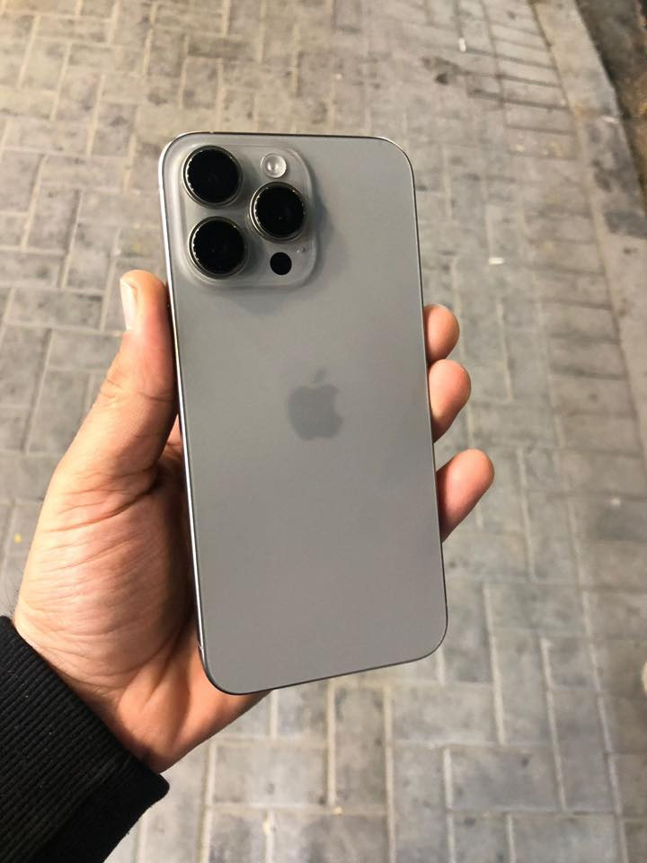 آيفون 15 pro max 
ذاكرة 512
سعر 950
***********
