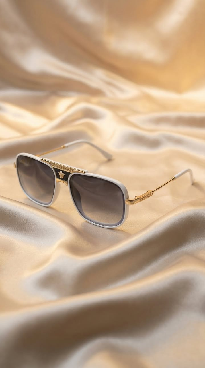 كُن استثنائياً.. كُن فريداً! 👑
نقدم لك التحفة الفنية من فرزاتشي. مزيج ساحر بين الطراز الكلاسيكي والعصري، مثالية لأولئك الذين يجرؤون على التميز. هذه النظارة ليست مجرد قطعة إكسسوار، بل هي استثمار في مظهرك الجذاب.
الإطلالة: تناسب الملابس الرسمية (البدلات) أو إطلالات الـ "Smart Casual" الفاخرة.
التفاصيل: لمسات ذهبية تضفي بريقاً لا يقاوم تحت أشعة الشمس.
ملاحظه بدون حافضه


**إذا كنت صاحب هذا الإعلان وتريد حذفه لأي سبب، رجاءا أرسل رسالة إلى الدعم الفني**