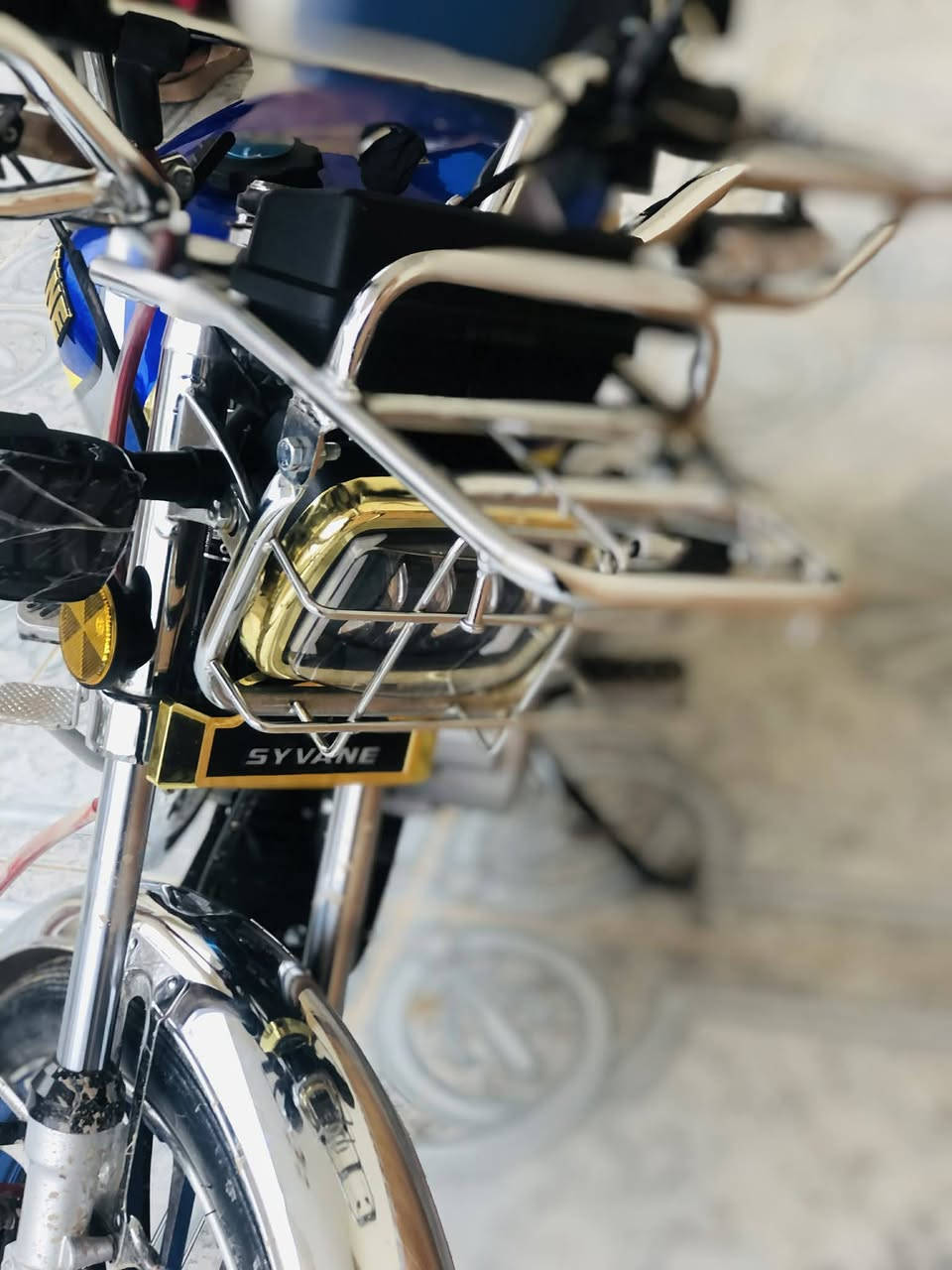 السلام عليكم موطور سيفان باب اول موطور شركه صارله شهر مطبك محرك شرط كلشي شرط منفيس دبل سويج  
الشراي يتصل ***********
