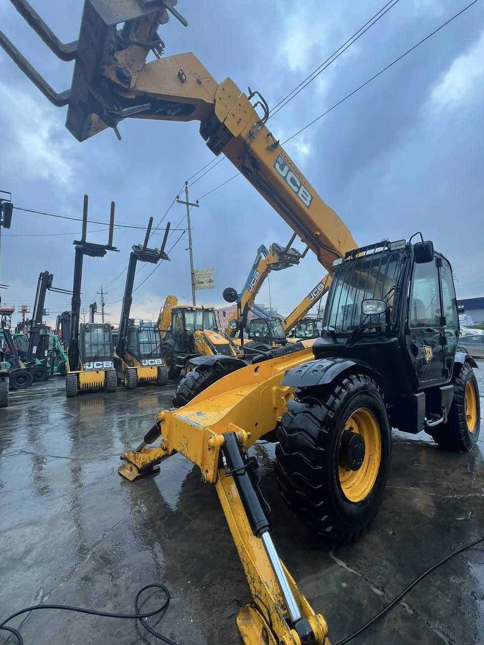 2008
مرقم كركوك 
مشتغلة بالعراق 
تايرات حاله جيدة 
اكسلات نضيفة 
***********
***********
✅✅✅✅
