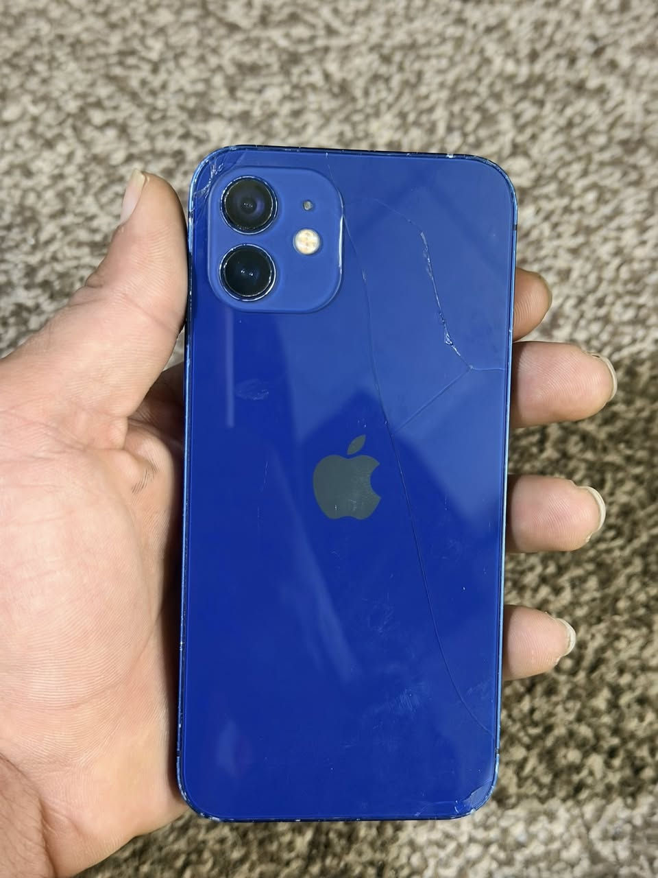 iPhone 12.             عادي مو مني  يالله السلام عليكم مثل ما شفت بل صور مبدل شاشه فقط وفيس ايدي واكف وباتري بلادي 87ذاكره64وبي فطر بل ضهر جيهاز كلش نضيف ول سعر 170وبي مجال بصيط 
الرقم***********
