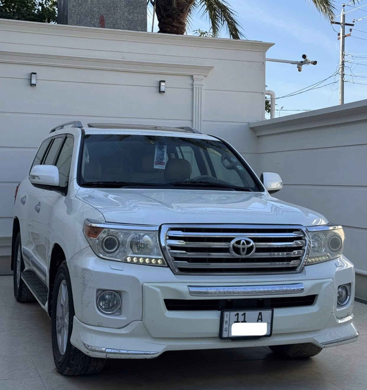 السلام عليكم اخوان
لاندكروز 2012 بريم اصلي مكفوله من الصبغ 

رقم بغداد بسمي تحويل مباشر 

المواصفات فول 1/1 

سياره كلش حلوه وجديده وجاهزه من كل النواحي 

للأستفسار ***********
