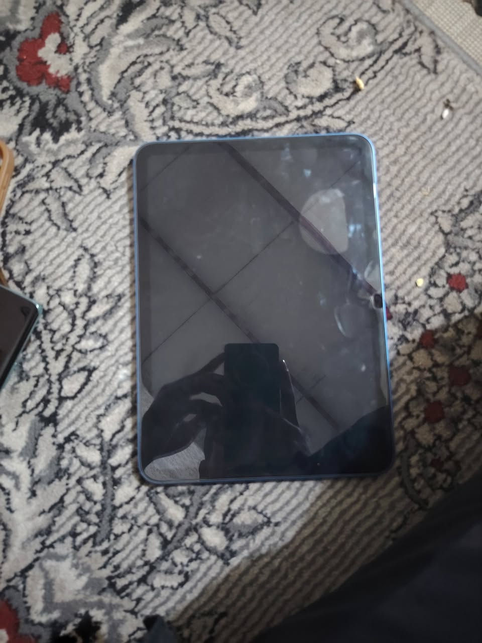 سلام عليكم ايباد كدامكم نضيف شخط مابي والصورة الكدامكم شاشه حماية الجوة نضيفة وستعمال 19يوم 
السعر 400 وبي مجال تفضل على هذا رقم ***********
