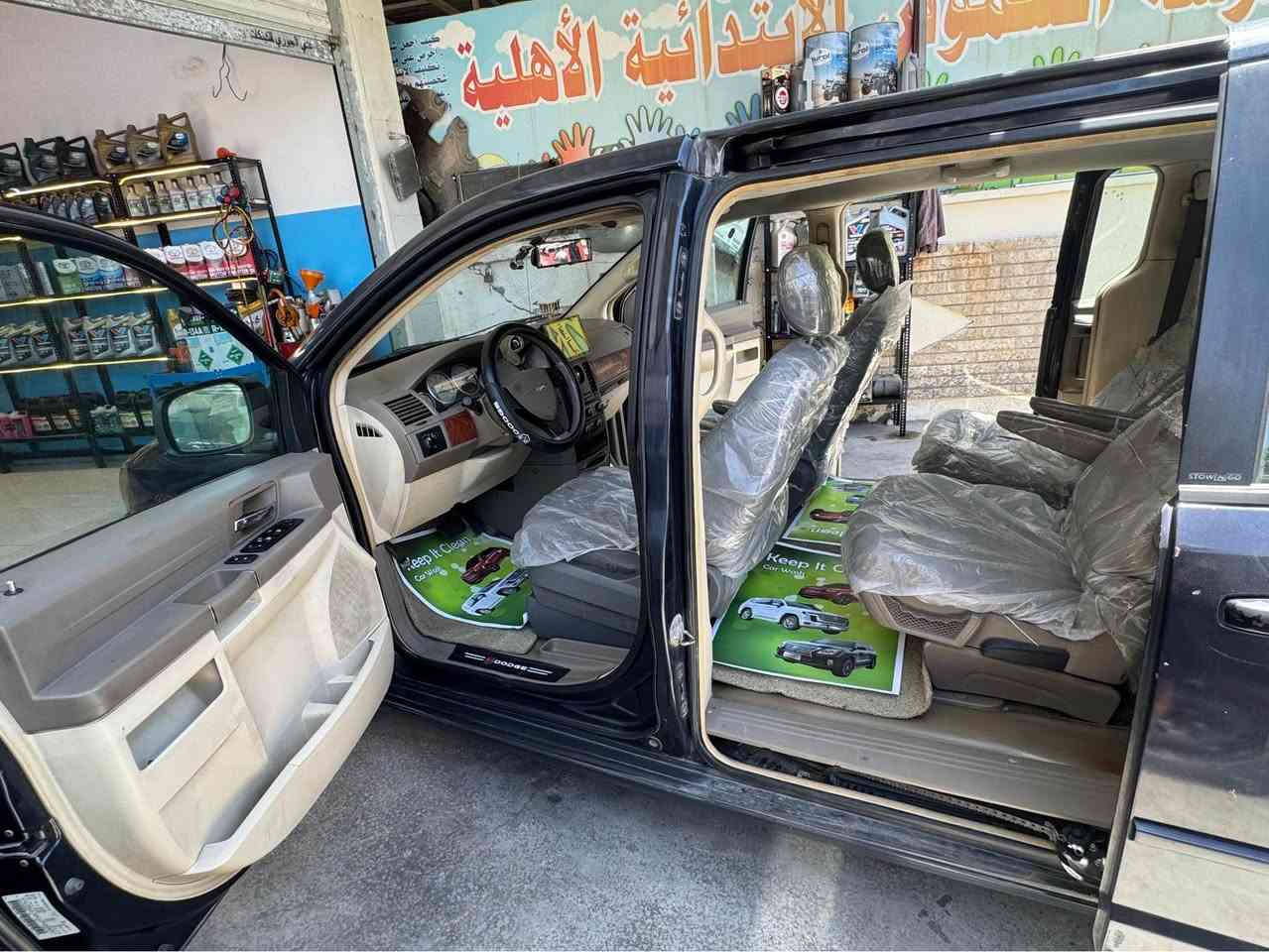السلام عليكم 
كلايسلر كرفان تاون اند كانتري فول مواصفات
موديل 2008 
ثلاث قطع تبريد 
بوب + صندوك كهرباء + شفط
كشنات سياحي بلع 

٦ جامات كهرباء 
شاشة كامرة داش كام 
مكينة ٣٣٠٠ المرغوب 
تخم تاير جديد
كاعية مدوشمه  
باتري جديد 
عليها ادامة كاملة من صلنصات حجر بيئة حساس صلنصة بلكات اصلي تخم نوزلات اصلي تخم واير ابلك اصلي تخم مجول اصلي جديد ماء راديتر اخضر زيتي جديد السيارة مابيها اي نقص حتة كتلوكات الشركة بعدها موجودة 
(حادثها فقط باب سلايد جانت مصلحة نفسها وصارت بيها طخة متسوة اصلحها بدلتها وبيها بارد جاملغ امامي موضح بل صور) 
السيارة ماشية (١٤٩) 
بيها جراد خفيف بل قمارة 
رقم بغداد الجديد سنوية بأسمي تحويل مباشر السعر ١٠٥  
مكاني بغداد الاعظمية 
*********** بغداد, العراق
