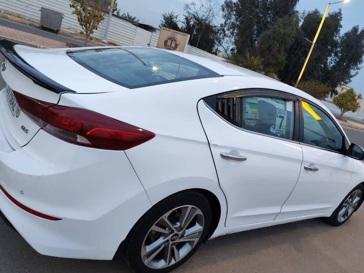 السلام عليكم للبيع النترا موديل 2017 خليجي مواصفات ايراني معروفه تجي فول فول بيها شبر صبغ بالبنيد تواصل ***********
