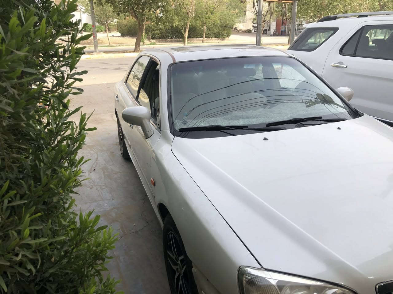 هۆندای سۆناتا مۆدیل ٢٠٠٠ تەبرید سارد و گەرم تەبرید مەرکەزی  کشن کارەبا و خەزن سلاید فول. مواسەفاتە چوار تایە و ویل لۆکی لە ژیرە گیر و تەقە و رەقەی بەشەرت لارەبایی هەمو گیانی ئیشەکا بەس مەکینەی سەوتیکی تیایە وابزانم هی سەرەوەیە دوای مةعامةلة بارةي مەکەنەکەت بۆ ئەگەرینمەوە حاسیبە و ئەوەلیاتە بەشەرتی حاسیبە. سعري ٢٧ و مةجالي تياية 
لةكةلارم ***********
