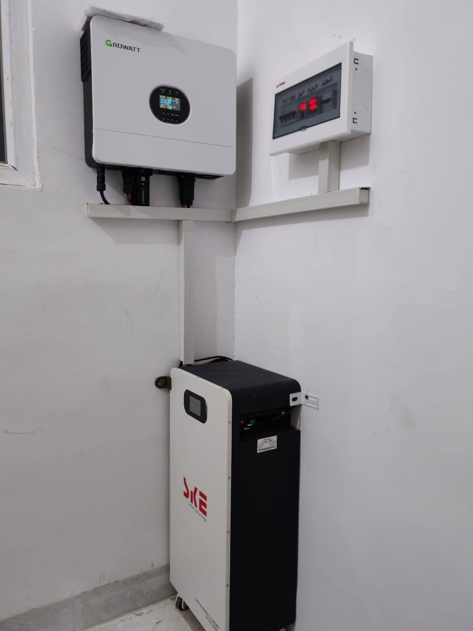 من عروض شركة الحجاب للطاقة الشمسية
تم بحمد الله نصب منضومة طاقة شمسية 🔋⚡
للعم (عبدالهادي ابراهيم حسن)
📍 في الشرقاط الخصم
     
                ⚡ القدرة:

☀️ 20 أمبير نهاري
🌙 15 أمبير ليلي

✅ مكونات المنظومة:
1️⃣ ألواح لونجي
🔹 10 ألواح قدرة 615 واط
🔹 ضمان 15 سنة ✅

2️⃣ بطارية ليثيوم SKE
🔹 سعة 15 كرواط 
🔹 ضمان 5 سنوات ✅

3️⃣ إنفيرتر  كرواط 6k (جناحين) 
🔹 ضمان سنة واحدة ✅

💰 أسعارنا مناسبة جداً وتنافسية
📊 نوفر لكم قائمة المواد مع الشركات المصنعة
🔎 حتى تتمكنوا من المقارنة والتأكد من الأسعار بكل شفافية

🔴 نعمل ليلاً ونهاراً ☀️🌙
✔️ غايتنا رضا زبائننا الكرام والالتزام بمواعيدنا
🎉 حياكم الله في شركة الحجاب للطاقة الشمسية
📞 الهاتف للاستفسار: ***********
