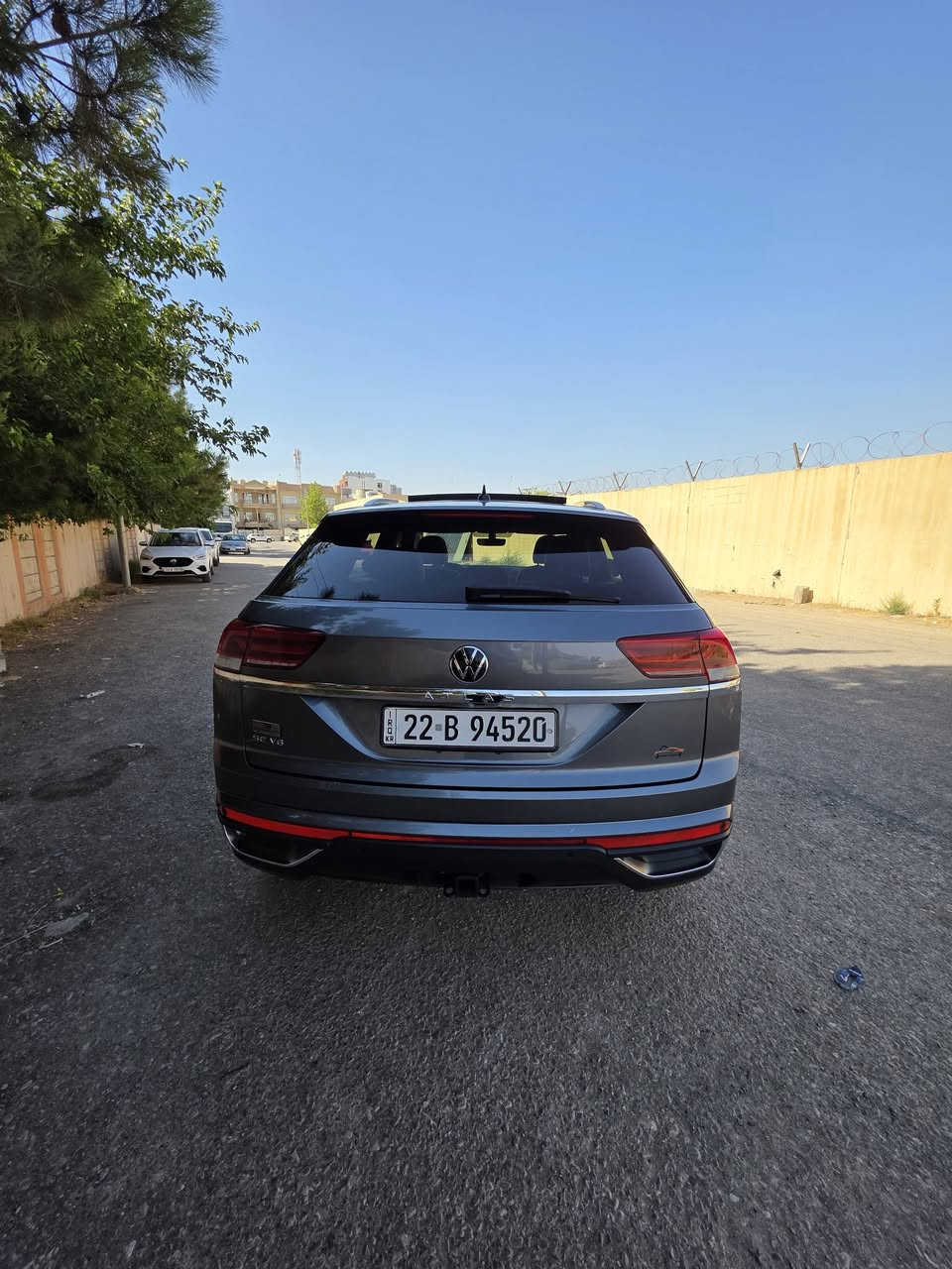 السلام عليكم
اطلس كروس 2023
الون :نفطي 
فول مواصفات ماعدى awd 
يعني سياره تو ويل 

ماشية :58 الف كيلو 
مكينه 6سلندر 
بانوراما

ضررها : چاملغ + باب  ضرر صفحة السكن
*********** واتساب كورك 

السعر :25500$
مكان سيارة ارببل
