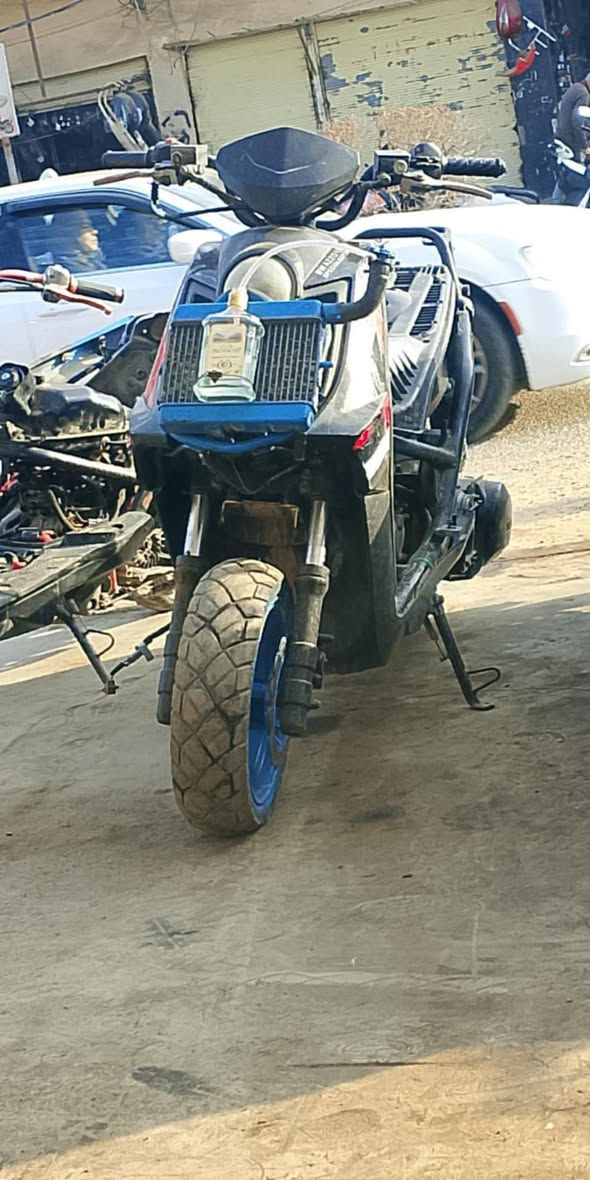 دراجه للبيع سكنس جبلي ياباني مزوده ومكينه مال ماجسته دراجه شغاله بس يرادلها تجفيت السعر 400وبيها مجال مكان ديالى بعقوبة رقم ***********
