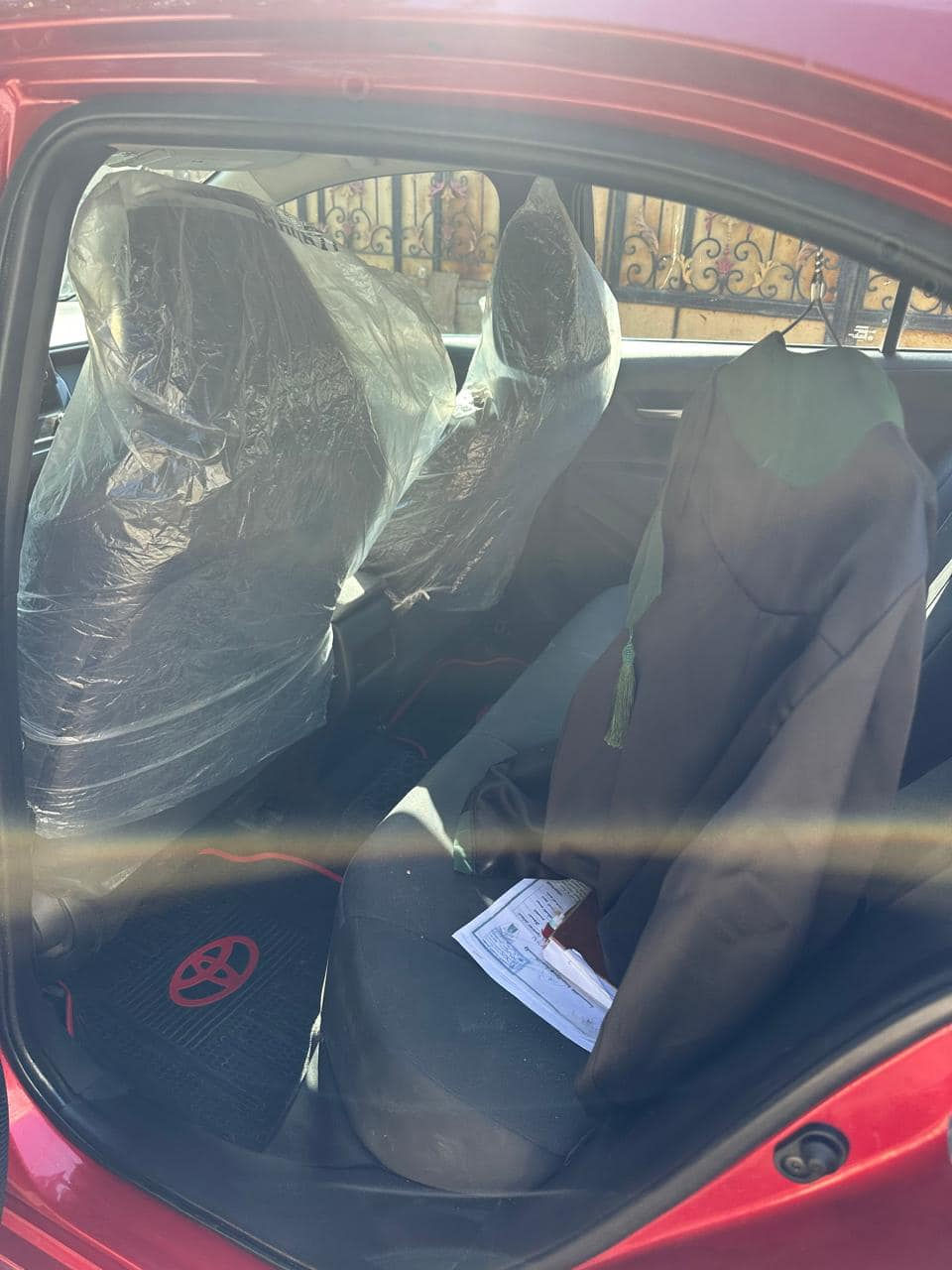 السلام عليكم 
كورلا 2020 أمريكي LE موصفات معروفه  معوقين بعدلها سنه وصير حره بيها فقط قطعتين صبغ بنيد وجاملغ عكس السايق وجاملغ الخلفي على كد شبر صبغ لا ايرباك ولا ضربه قويه رقم بغداد  عارضها ١٢٧ $ 
***********
