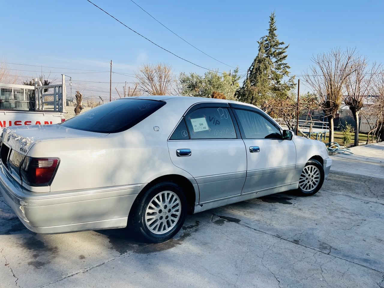 مەلیکە بڕاوە 2001
2 دوگمەی 

مەکینە 175 دیفۆڕ گەورە

گێڕ و مەکینە و دار و بەردی بەشەرت
سەیارەکە بێ دەعم و لێدراو 
 کامل جوانکاری بۆ کراوە کامل مەسرەف کراوە جامی هەڵگیراوە  
تەبریدی سارد و گەرم بەسراوە برێکی بەسراوە 

تاقم نۆزڵ + تاقم کۆیل +تاقم پلاک + تاحونە + فیلپەمپ تازە خستومەتە سەری بەنزین هەر ناخوا 

سەیارەکە تەنیا لەمسی شاشەکەی ئیش ناکا شایەنی باس نیە 

سعر ۳٥ گەڵا
شوین سلێمانی
***********
