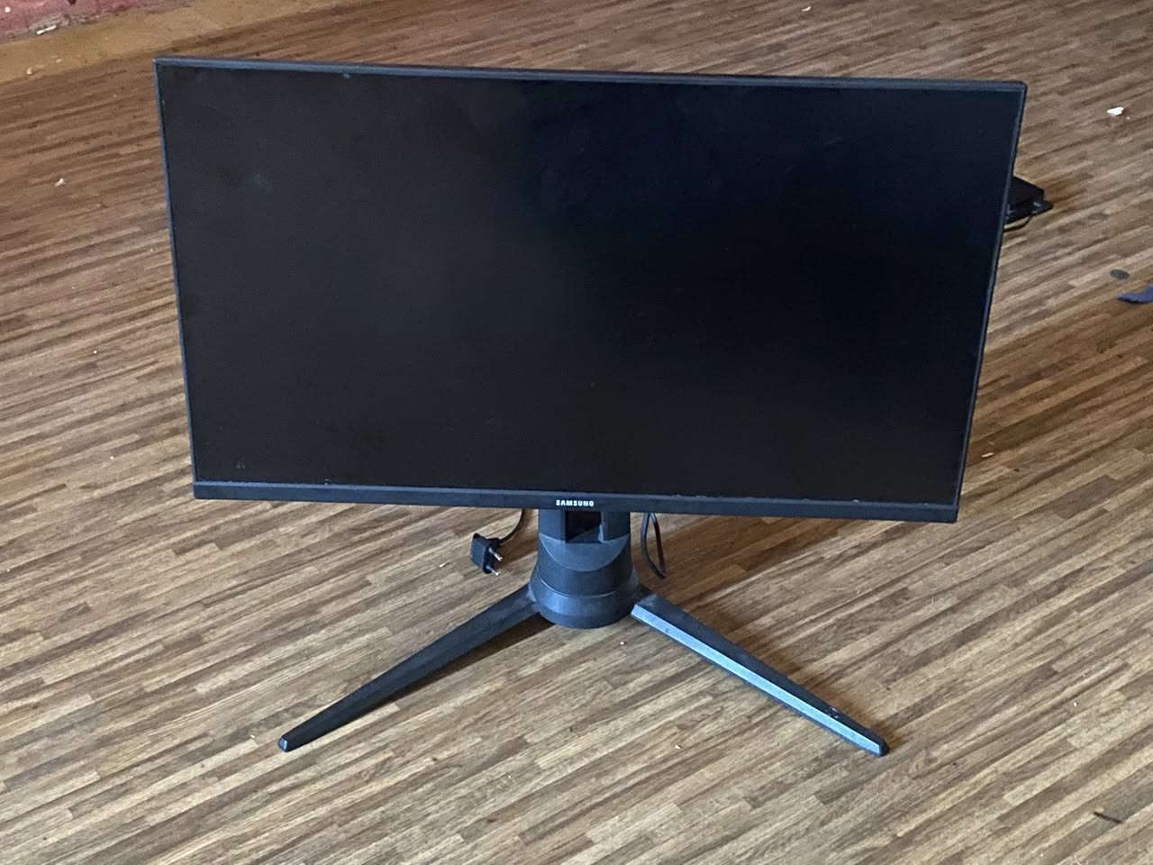 السلام عليكم
Samsung Odyssey G3 F27G35TFWM

    الحجم: 27 إنج
    مناسبة للألعاب والاستخدام اليومي.
* الدقة: Full HD 1920×1080

    144Hz

مستعملة بسيط مضمومة جانت تواصل على شاشة يجي خاص


**إذا كنت صاحب هذا الإعلان وتريد حذفه لأي سبب، رجاءا أرسل رسالة إلى الدعم الفني**