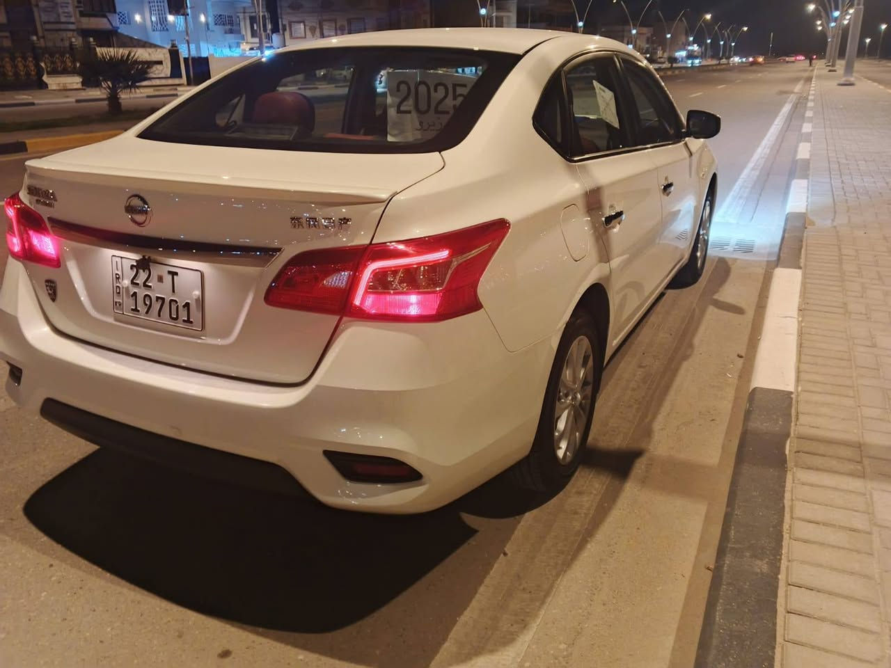 سنترا 25 كفاله من الزلغ شاشه تحكم داخل احمر ماشيه 3الف داخل جلد احمر سنترا موسيلفي  بصره القبله ***********
