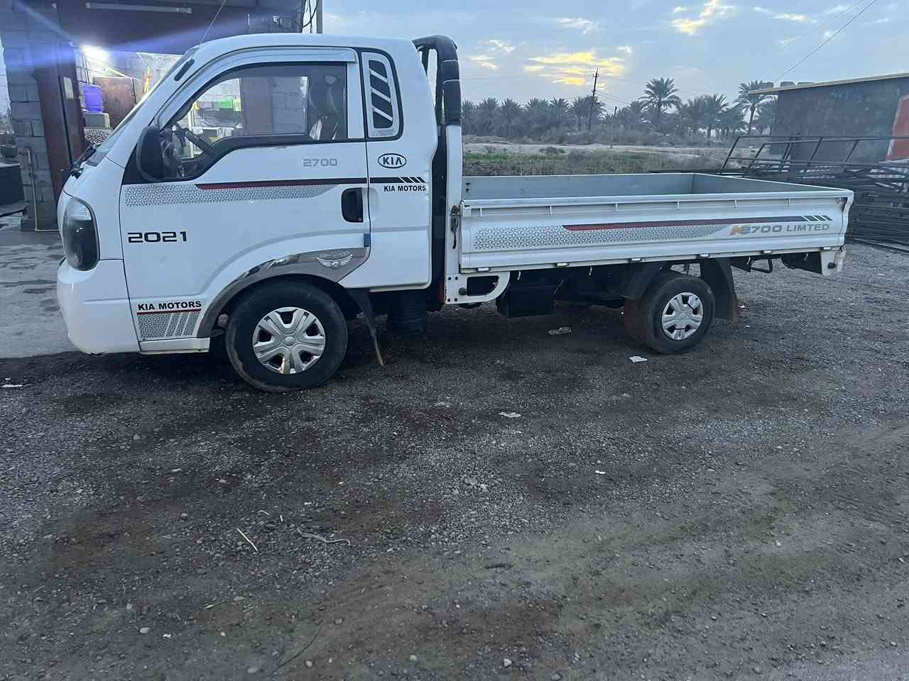 السلام عليكم كيا حمل موديل 2014. رقم بغداد أنكليزي تحويل ثاني يوم   مكفوله كفاله عامه مكينه 2700 سياره جديده احلا من الصور تبريد شغال ويا السويج السعر 115 وبيه مجال بسيط
العنوان بغداد ابو غريب 
***********
