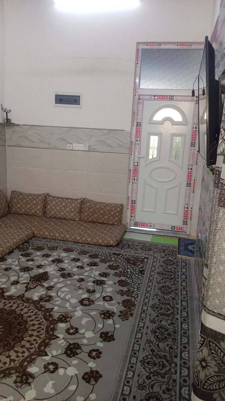 السلام عليكم بيت للبيع مساحة 100 متر
غرفه + صاله + مطبخ  +صحيات + استقبال + غرفه فوق ، بيت جاهز للسكن فقط الواجهة ما كامله قرب مدرسة غصن الزيتون 
السعر 43 وبي مجال 

*********** واتساب 
‏‪***********‬‏ واتساب
