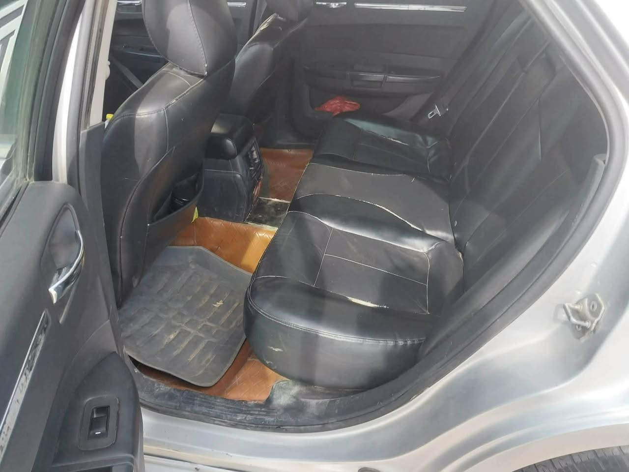 اوباما موديل  2010 اصل باسمي تحويل مباشر  مشروع وطني وين ميعجبك احولك سنويه لغايه 31 السياره مابيه اي نقص حداديه جديده كير مكينه جديه تبريد شغال بل واقع احلى من لصور مكينه 3500 جوكات 4 ترايك وين متريد مكاني واسط  للاستفسار***********
