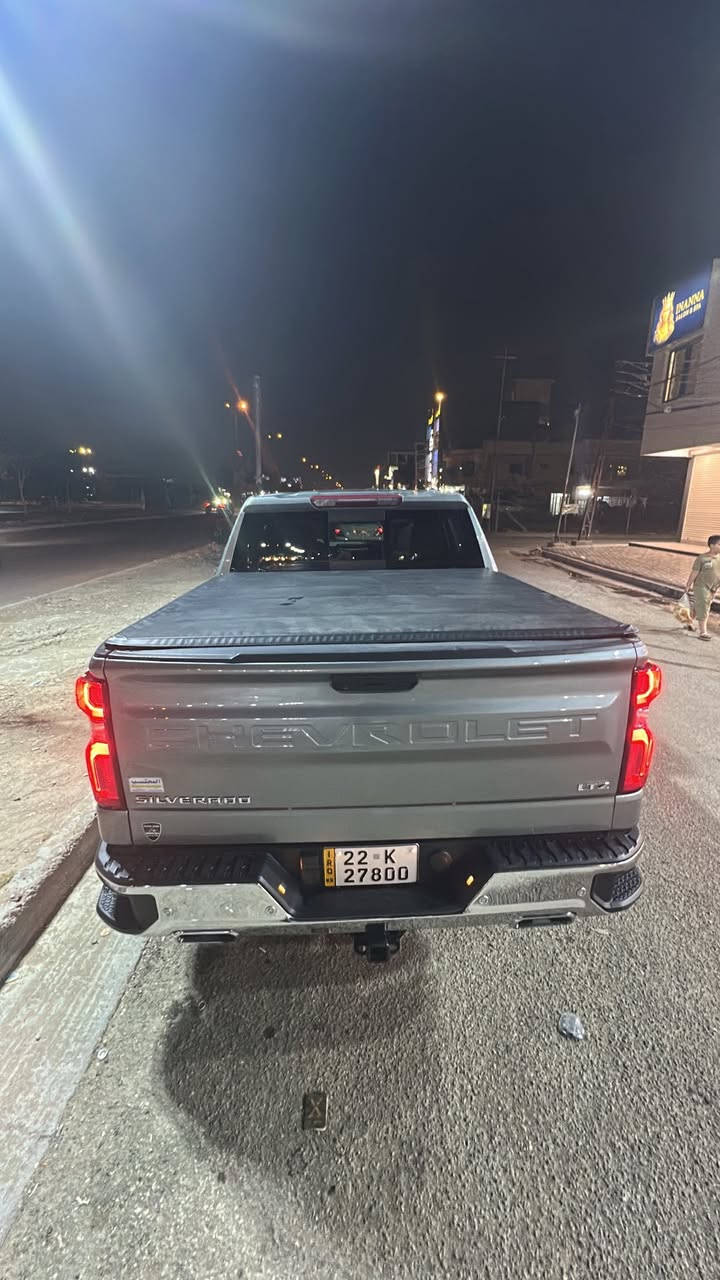 سلام عليكم 
شوفرليت سلفرادو ltz 2023 z71
باب طويل بدي قصير المرغوب 
محرك 5300 
رقم اربيل

المواصفات 
مقاعد جلد وكهرباء 
مقاعد تدفئة + تبريد
رادارات امامي وخلفي
نقاط عمياء
مري كهرباء 
سستم سماعات bose
الباب الخلفي كهرباء
5 كاميرات 360 درجة
دفع رباعي 4x4
مثبت سرعة وتحديد مسار
مقعد السائق هزاز مع التنبيه
وباقي المواصفات معروفة اكيد

البنيد مبدل وباقي القطع نفسها مثل ما موضح بصور الحادث
الراديتر نفسه البلاد ما مبدل ما واصلة شي
ماشية السيارة 53000 ميل 

***********

السعر 35 وبي مجال
