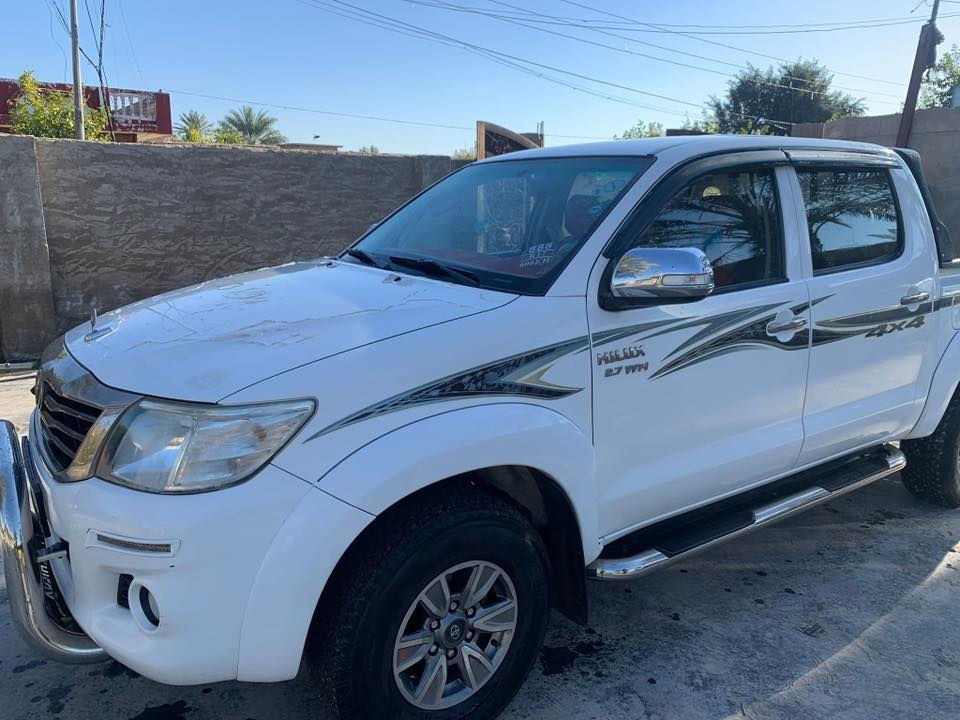 تايوتا هايلوكس موديل2015 رقم شمالي سليمانيه انگليزي تحويل او وكاله شرط مكفوله من الضربه والصبغ كير عادي محرك كير مكفولات مامفتوحه السياره كلش حلوه مابيها اي نقص جاهزه من كل النواحي احلى من الصور  مكان صلاح الدين ناحية يثرب للاستفسار ‭0773 410 7864‬ ومن الله التوفيق
