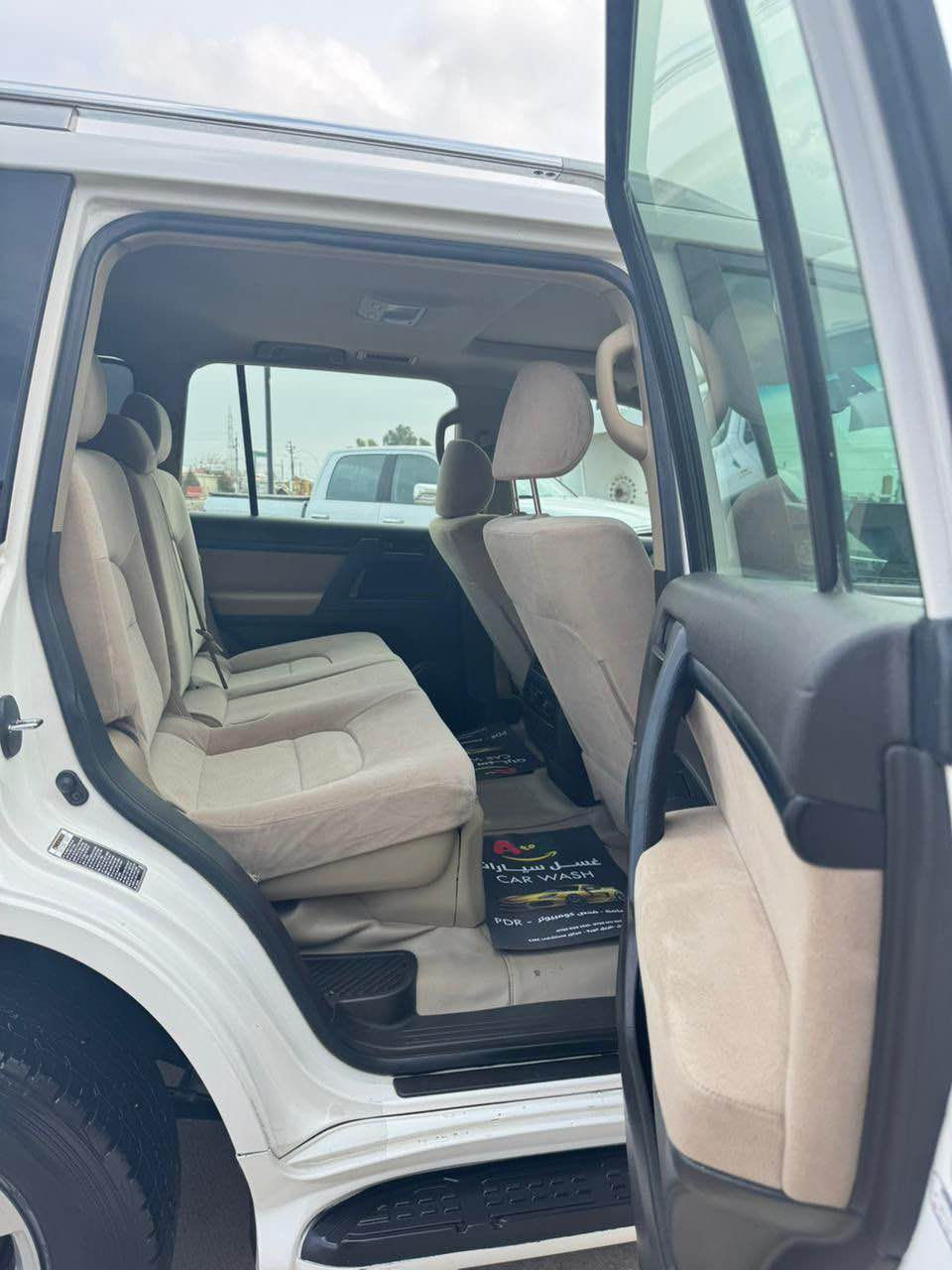 لاندكروز : 2008
الفئة: gxr 
المحرك: 6سلندر
المواصفات: فول 
الوارد: شركة ساز
الحالة: ماشيةبس – نظافة عالية
المواصفات:
بصمات ابواب
سلايد
شغال
كاميرا
نظام صوت
حساسات 360 درجة
زراك لايت
شاشة كبيرة
ثلاجة
باقي المواصفات المعروفة
التحويل: بشرط التحويل
الضمان: مكفولة 
السعر 295 وبيها مجال  

موقع السيارة: أربيل
للاستفسار:*********** أربيل, العراق
