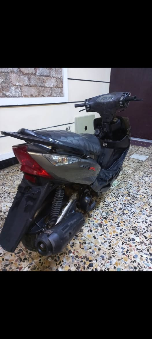 دراجه للبيع ماكس ثعلب سعر 200 الف قفل قفل مكينه جديده ما مفتوحه كهربائيات جديده كامله دراجه نضيفه كلش بس تعرضت لحادث والضرر صار بالكفرات مال دراجه مثل ما موضح بالصوره الشراي يتصل ويجي يشوف هذه رقمي وبي واتساب  ***********
