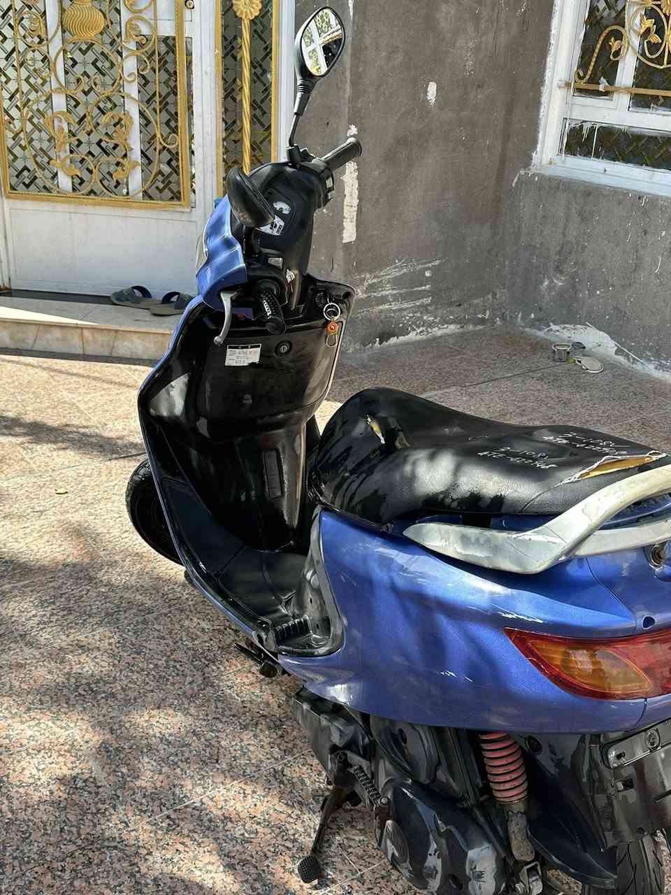 سلام عليكم دراجه فراشه للبيع مال حاويه بعده جديده كله شغل سلف  سرعه ١٤٠ السعر ٧٥٠ بيه مجال قليل كلش العنوان البصره الكزبره شارع المخازن 
الرقم *********** بي واتساب
