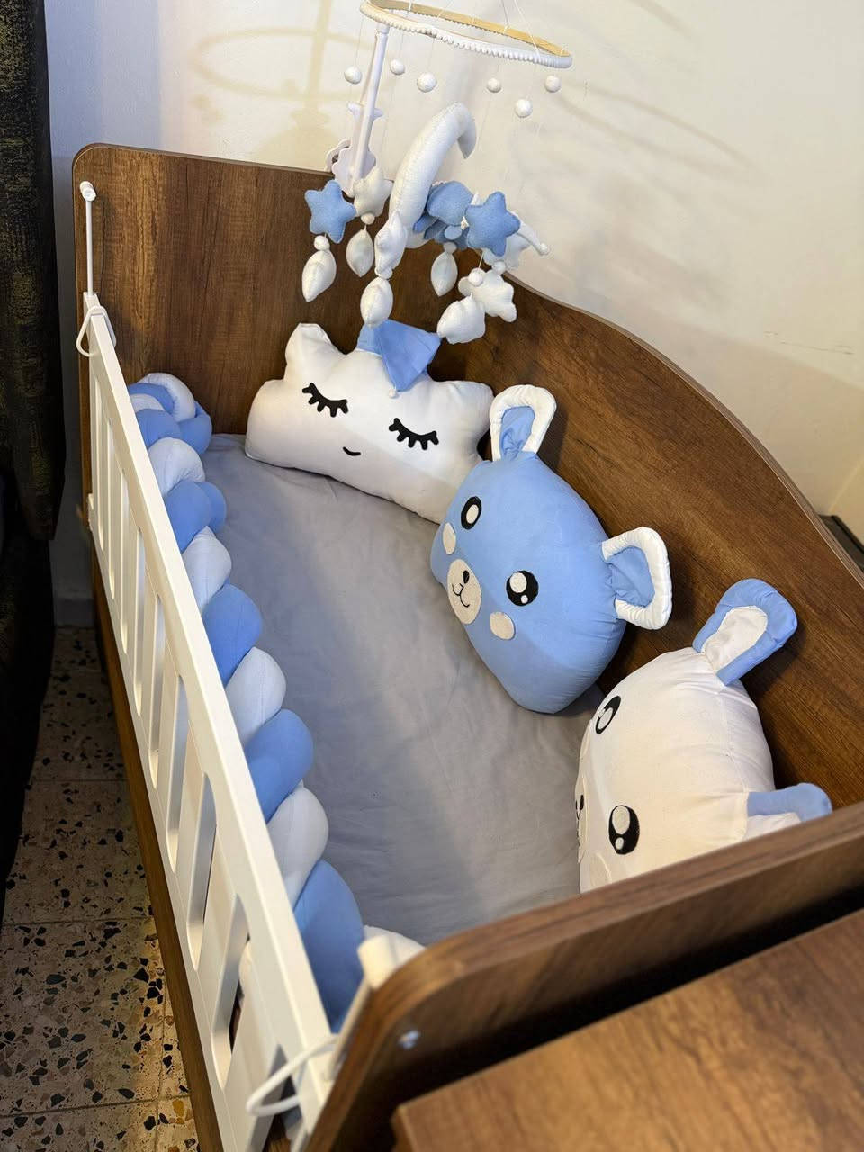 سرير اطفال للبيع مستعمل جدا قليل وجديد
للاستفسار المراسله خاص او الاتصال على الرقم ***********
