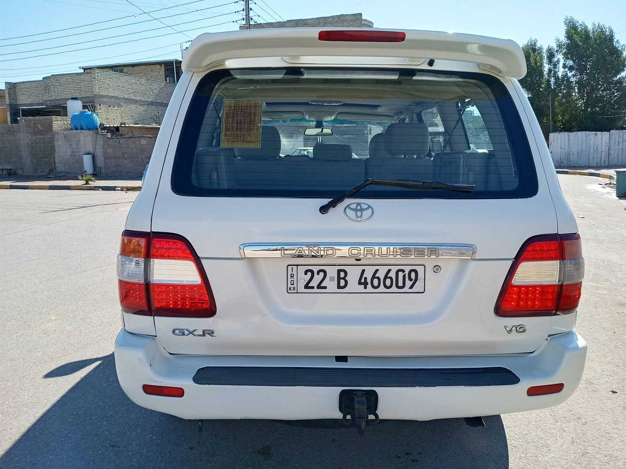 السلام عليكم بيع او مراوس 
لاند كروز 2007 أصل (GX.R) أم العلامه المذهبه فول مواصفات 1/1  مكينه 6 سلندر مكينه وكير جدد حداديتهه جديده السياره مصبوغه عام اثر قمريه واكعه عل كصه مال قماره وبيهه بل نزال مال تكمه السايق  بس تكمه وحده باقي التكم كفاله 
 فتحه فورويل دركه صاج 7 راكب تبريد ثلاث قطع ثلاجه وصطيه شاشه تاب كامره دواره دبل تانكي لايت عالي وناصي وبلاجكتور كله زنون غرفتهه جديده مري كهرباء رقم اربيل شرط التحول او وكاله السياره جاهز من الدعاميه للدعاميه بدون اي نقص 
عنوان السياره بغداد قرب حي اور 
السعر اتصل عل رقم أو تجي واتساب 
الاستفسار ***********سجاد // وللعلم السياره احله من الصور
