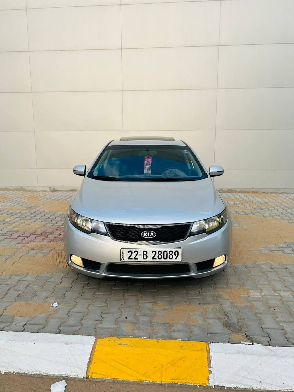 السلام عليكم…
‏… للبيع كيا سيراتو 2011 سلفر 
‏فول 1/1
‏رقم اربيل دولي هزة وسنويه شهر 12 جددتهن 
‏المواصفات  محرك 16
‏داخل اسود 
‏1بصمه +بصمه ابوب  ..
‏2سلايت  
‏3شفتات ستيرن  
‏4تحكمات ستيرن جيهين 
‏4كشنات جلد 
‏5تبريد لمس 
‏5كامره اصلي شركه بل مرايه  
‏6 كير اوتماتيك +عادي 6 نمر 
‏7حساسات خلفية 
‏8مري شفط اشاير بل مري 
‏9 يدات نيكل 
‏بلاتوث 
‏10ويل كب 5حجم 17  5 تايرات جدد 
‏ضرر ما بيها بس  رش بوند توحيد لون بس  ما مبدل 
‏دواخل السيارة نضافه فول 
‏كهربائات كلها شغاله تبريد تدفئه شرط 
‏مكانها موصل ايسر  
‏*********** واتساب 
‏***********
اذا الاسيا ميتحصل الكورك مفتوح
