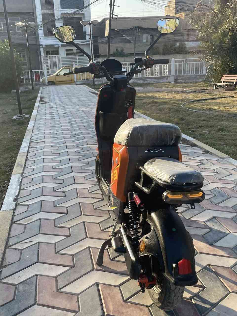 دراجه R9 لون مميز برتقالي 

دراجه كلش نضيفه اي نقص مابيهه 

3سرع

اشاير لد 

تايرات جدد  

5بطاريات بحاله ممتازه صغار

مرايات اصليه 

بيه ستاند صفح وستاند تعليك 

بصمه ,وسويج

شاحنه اصليه 

بيهه دبل اشلره 

دبلاتهه شغاله طسه ناعمه 

 العنوان بغداد الامين الثانيه350بيه مجال حك الجيه 

***********.      ***********
